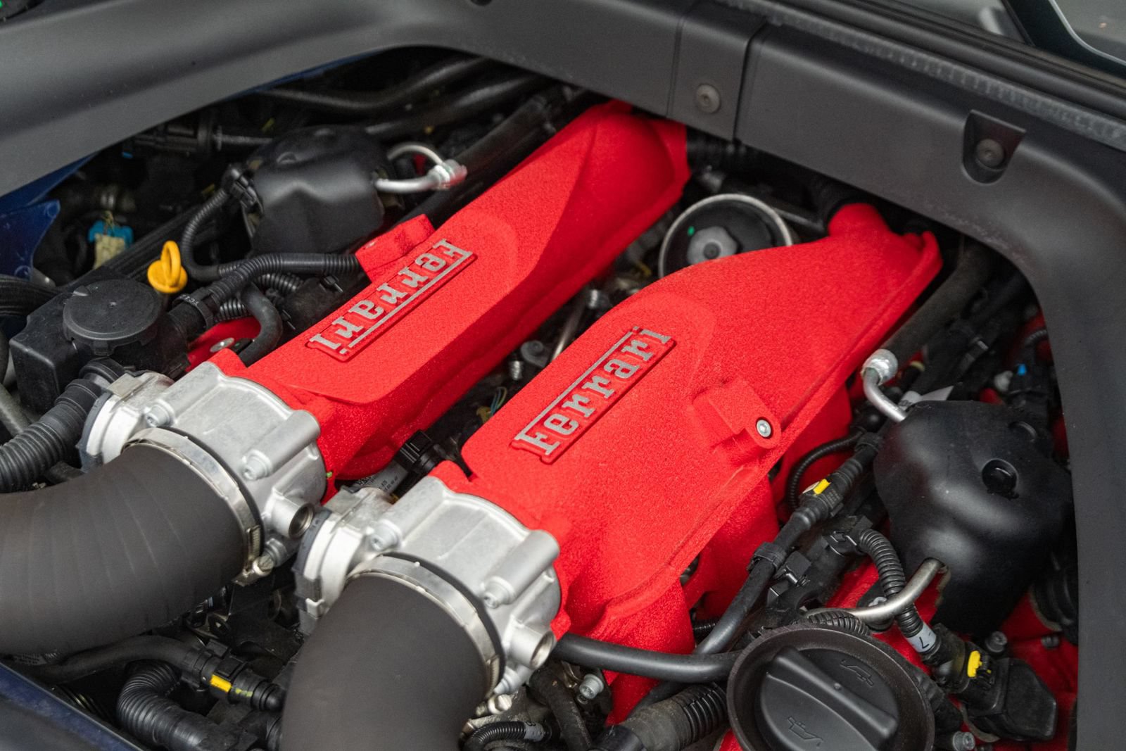 Used 2016 Ferrari California T RWD image 41