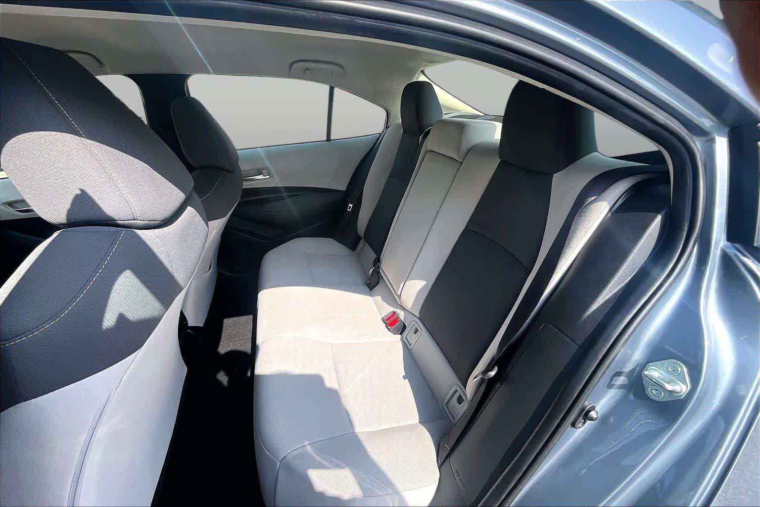 Used 2021 Toyota Corolla LE w/ Carpet Mat Package (TMS) FWD image 19