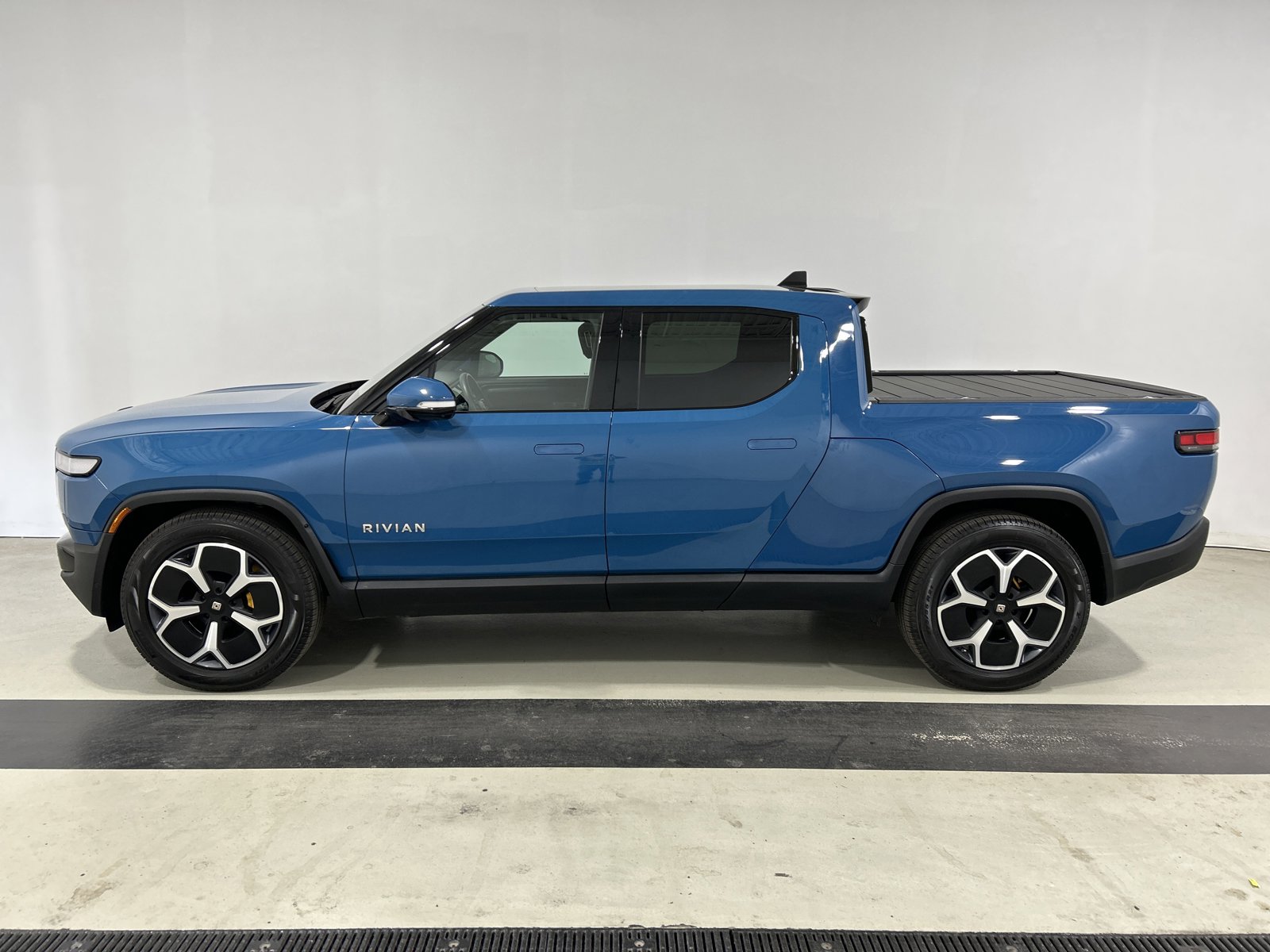 Used 2022 Rivian R1T Launch Edition AWD/4WD image 2