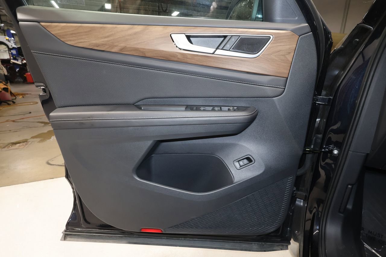 Used 2025 Volkswagen Atlas SE image 20