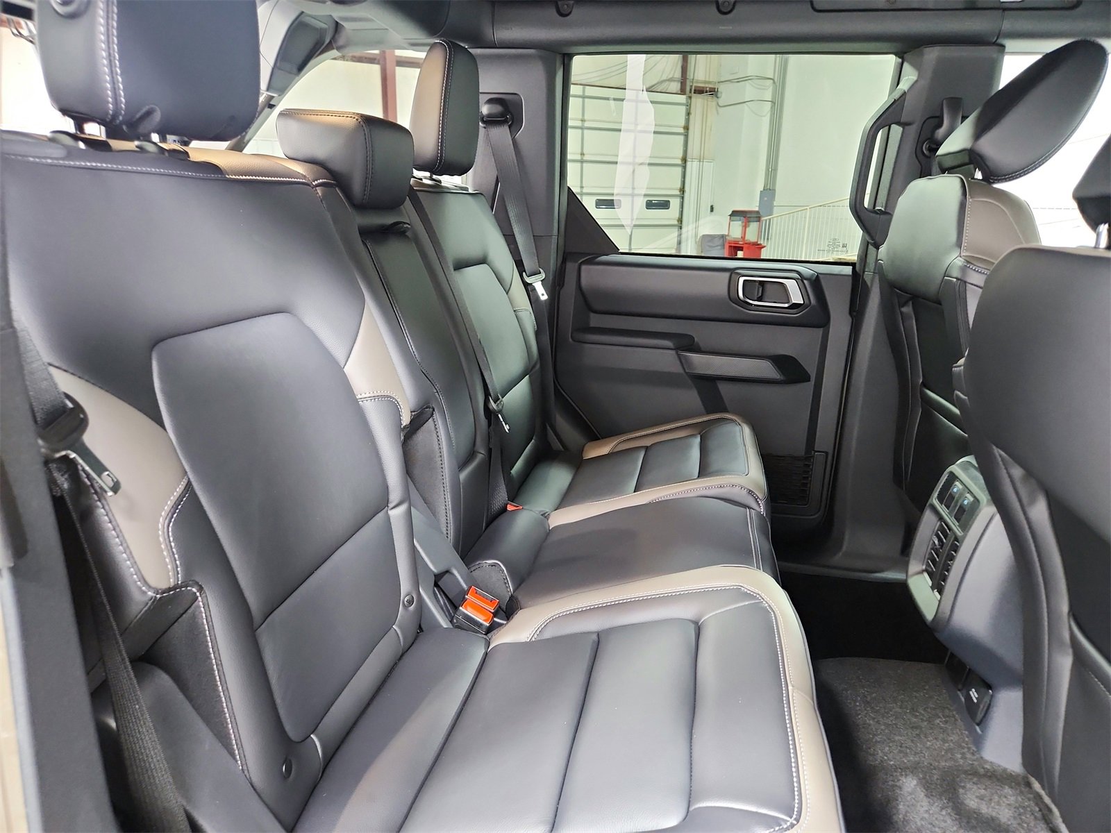 New 2025 Ford Bronco Outer Banks w/ Sasquatch Package image 43