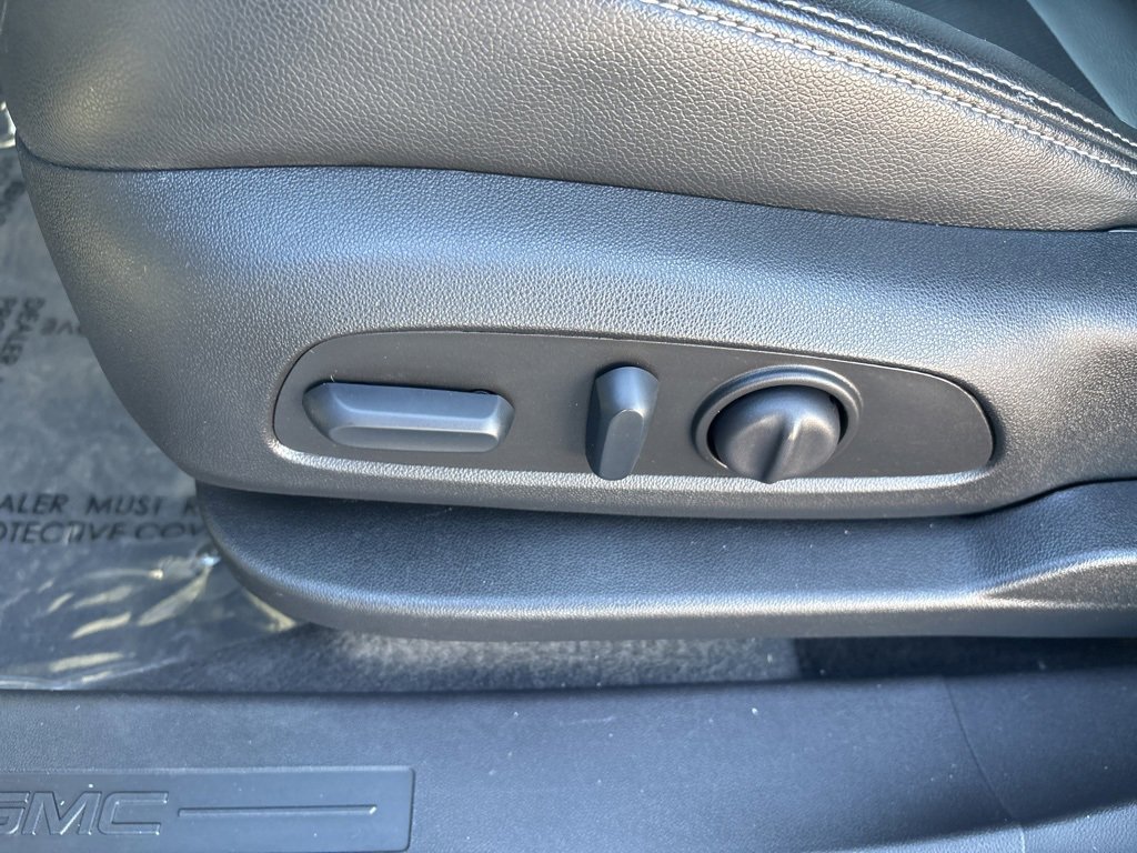 Used 2024 GMC Terrain SLT image 21