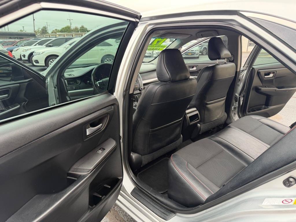 Used 2017 Toyota Camry SE FWD image 13