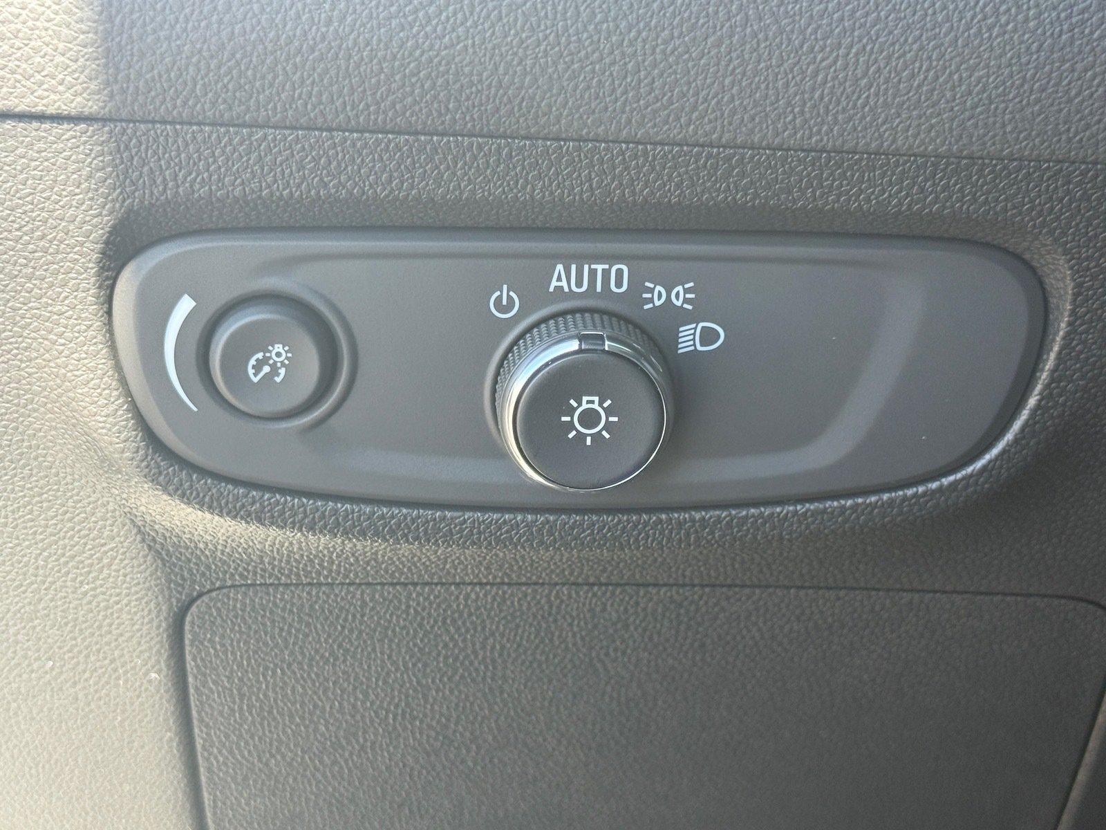 Used 2026 Buick Encore GX Avenir w/ Avenir Technology Package FWD image 22
