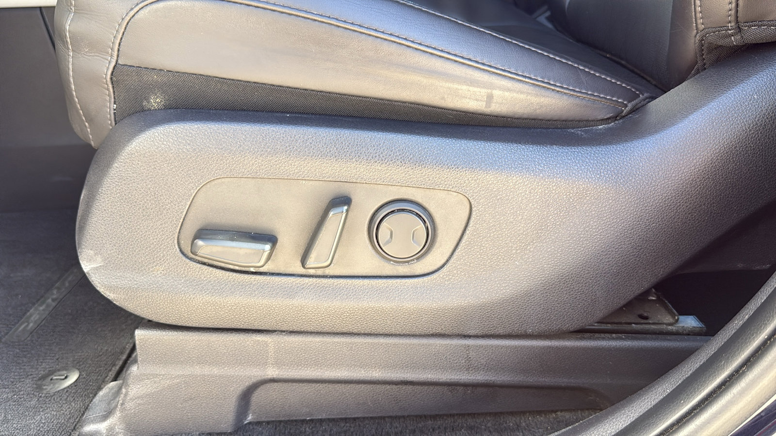 Used 2024 Kia Carnival LX image 11