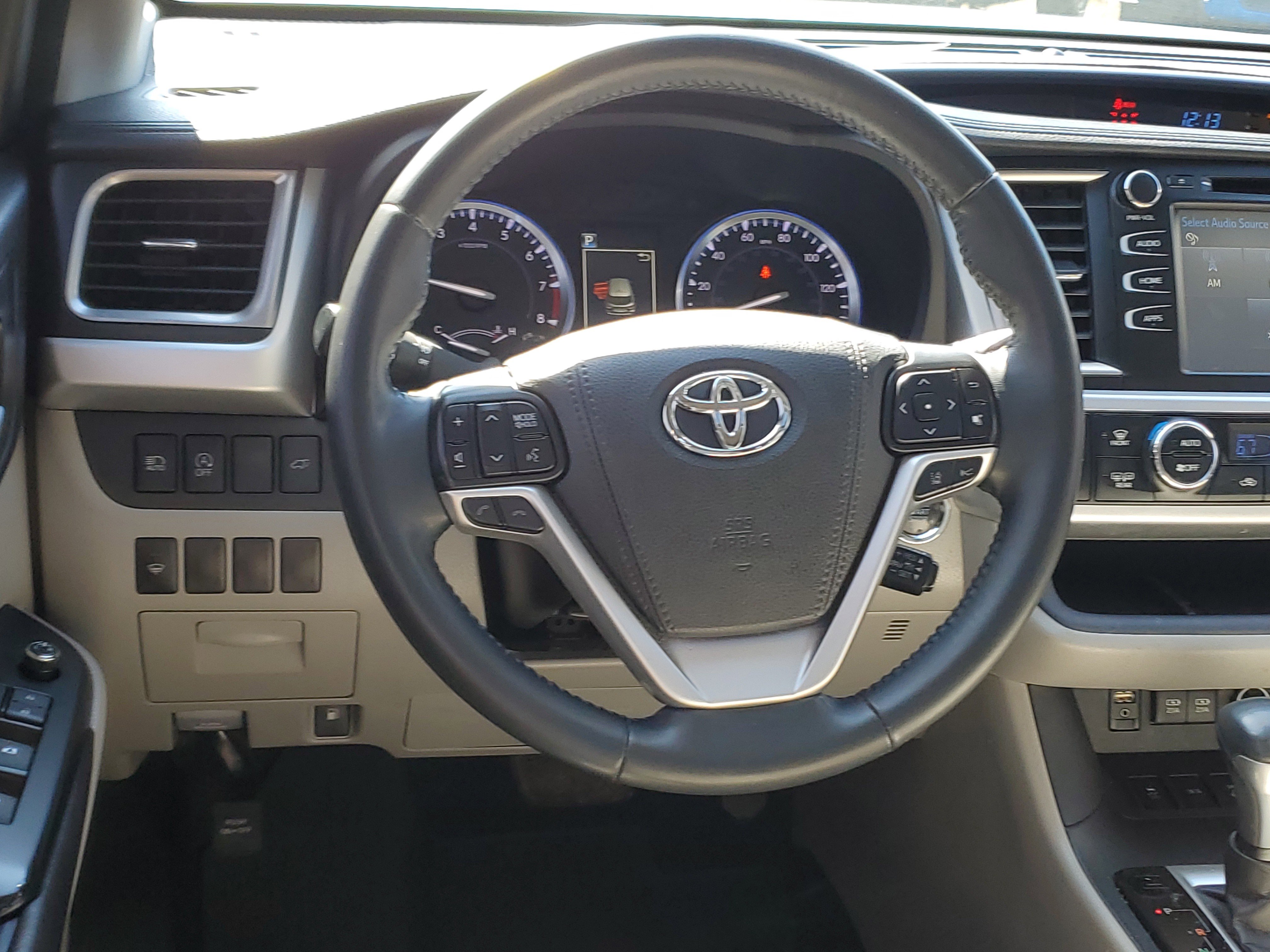 Used 2017 Toyota Highlander XLE image 13