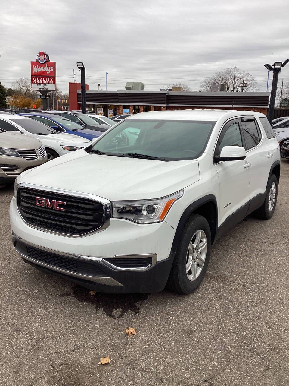 Used 2018 GMC Acadia SLE w/ LPO, Cargo Package image 4