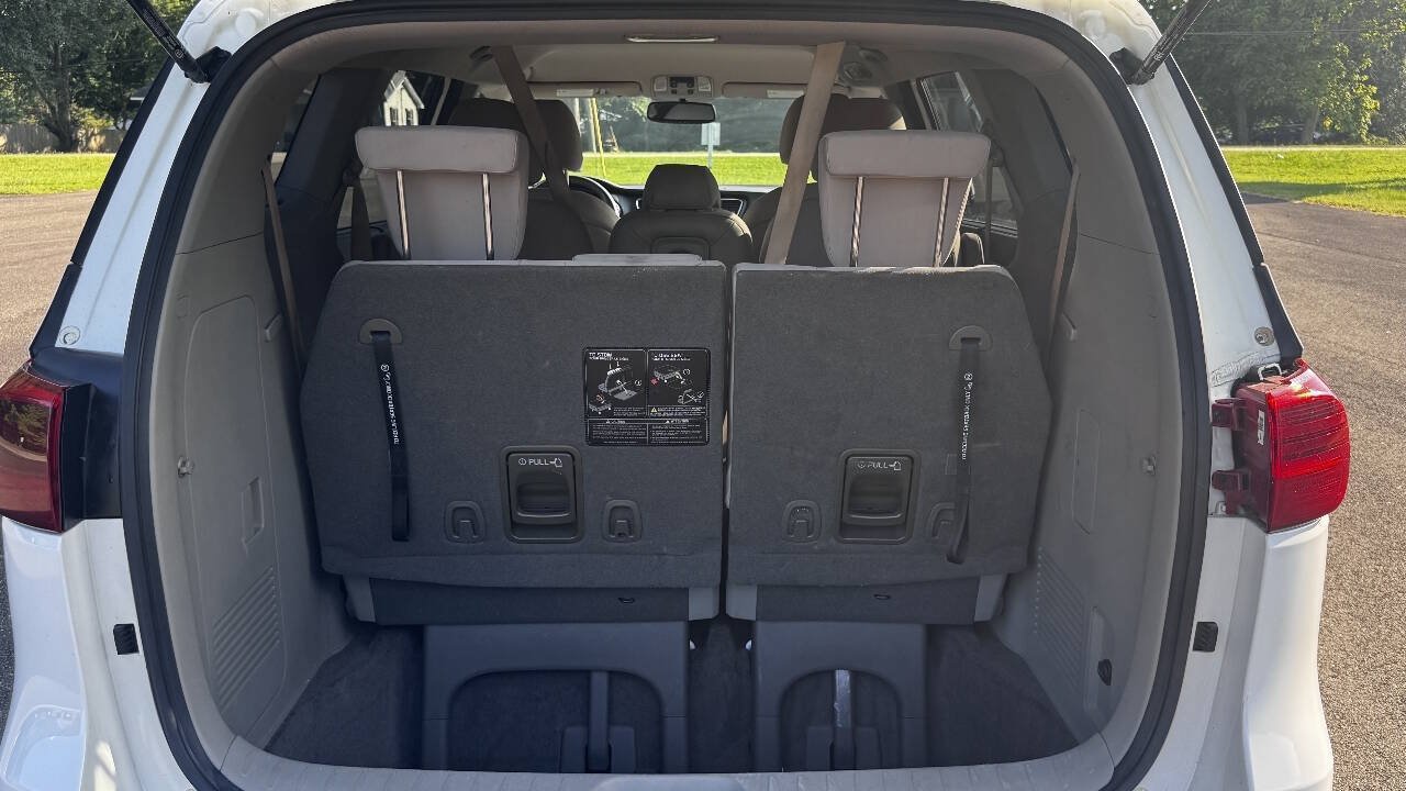 Used 2016 Kia Sedona LX w/ Option Group 020 FWD image 22