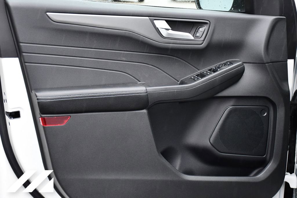 New 2024 Ford Escape SE FWD image 28