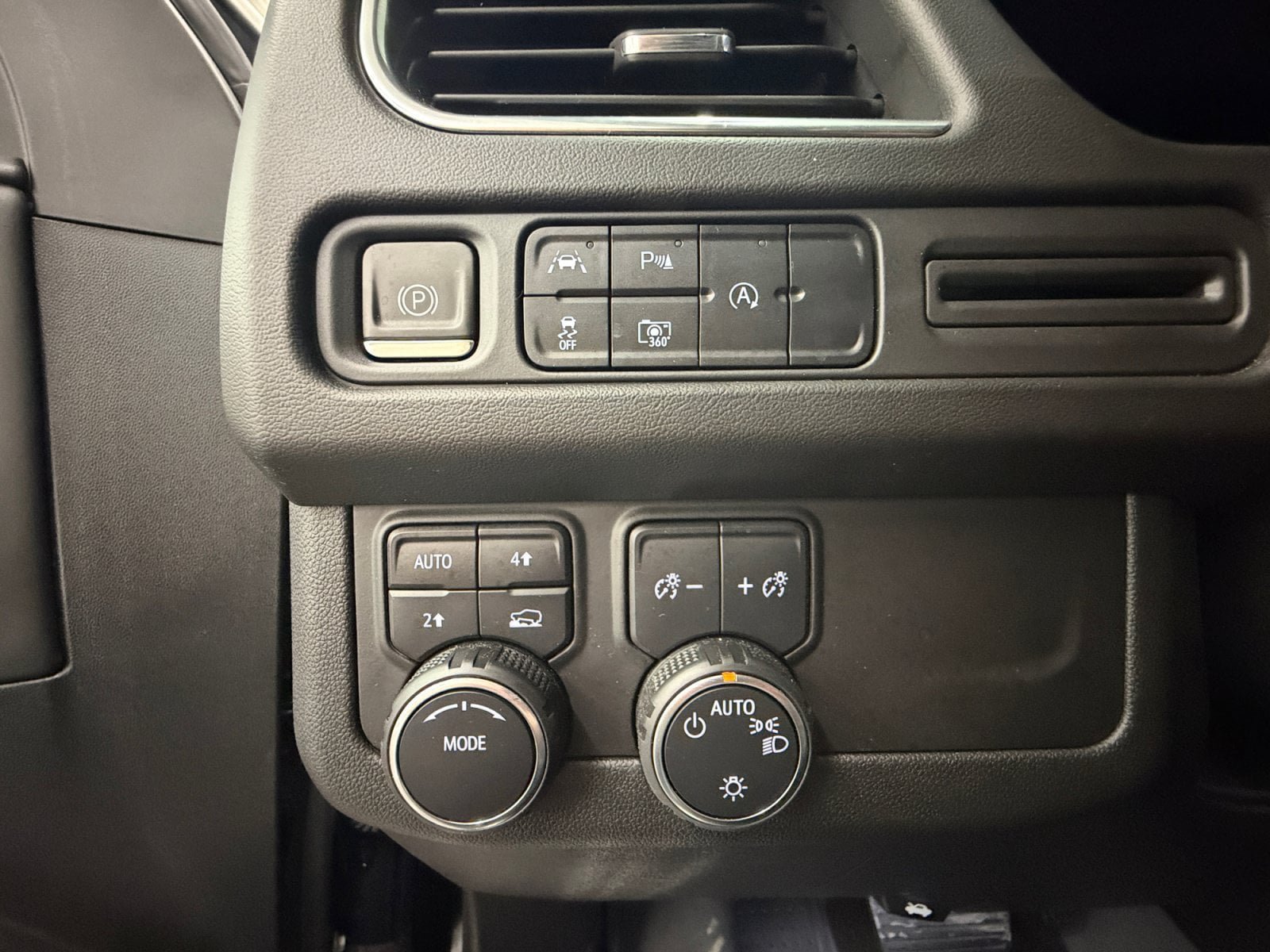 Used 2024 Chevrolet Tahoe RST w/ Sport Performance Package AWD/4WD image 25