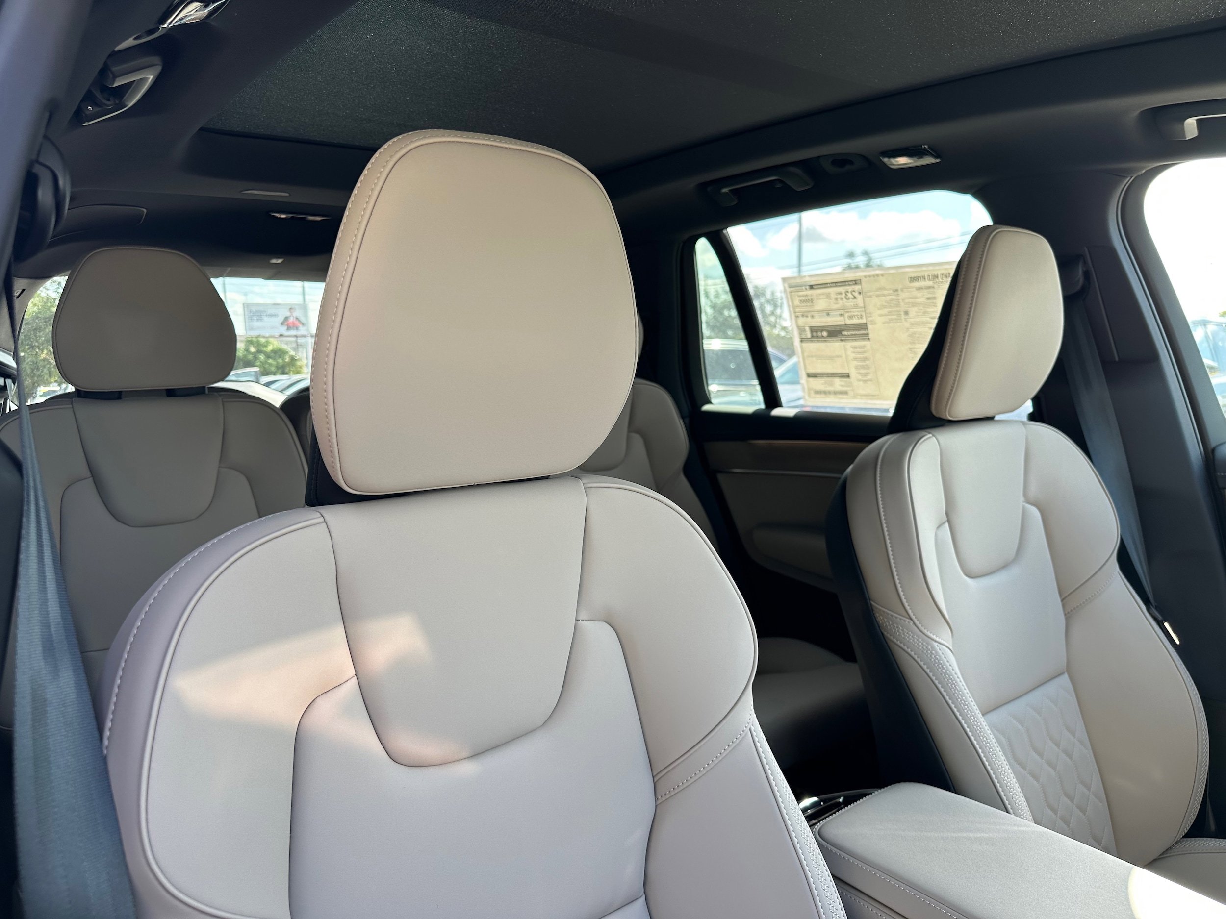 Used 2026 Volvo XC90 B6 Plus w/ Protection Package Premier AWD/4WD image 9