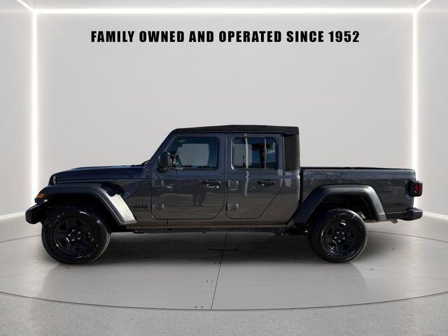 Used 2024 Jeep Gladiator Sport image 3