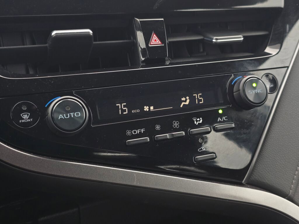 Used 2024 Toyota Camry XLE FWD image 30