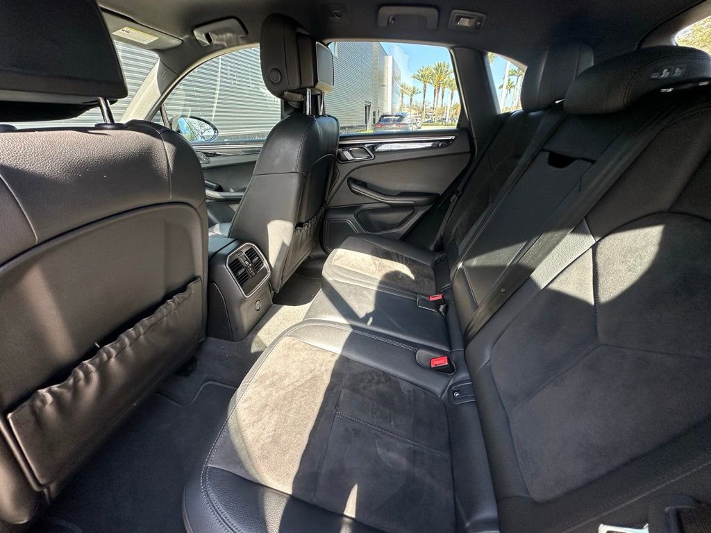 Certified 2021 Porsche Macan image 34
