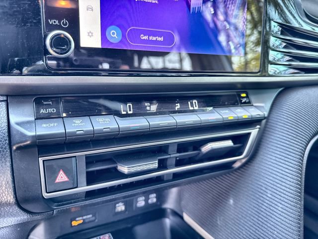 Used 2025 Toyota Camry SE image 27