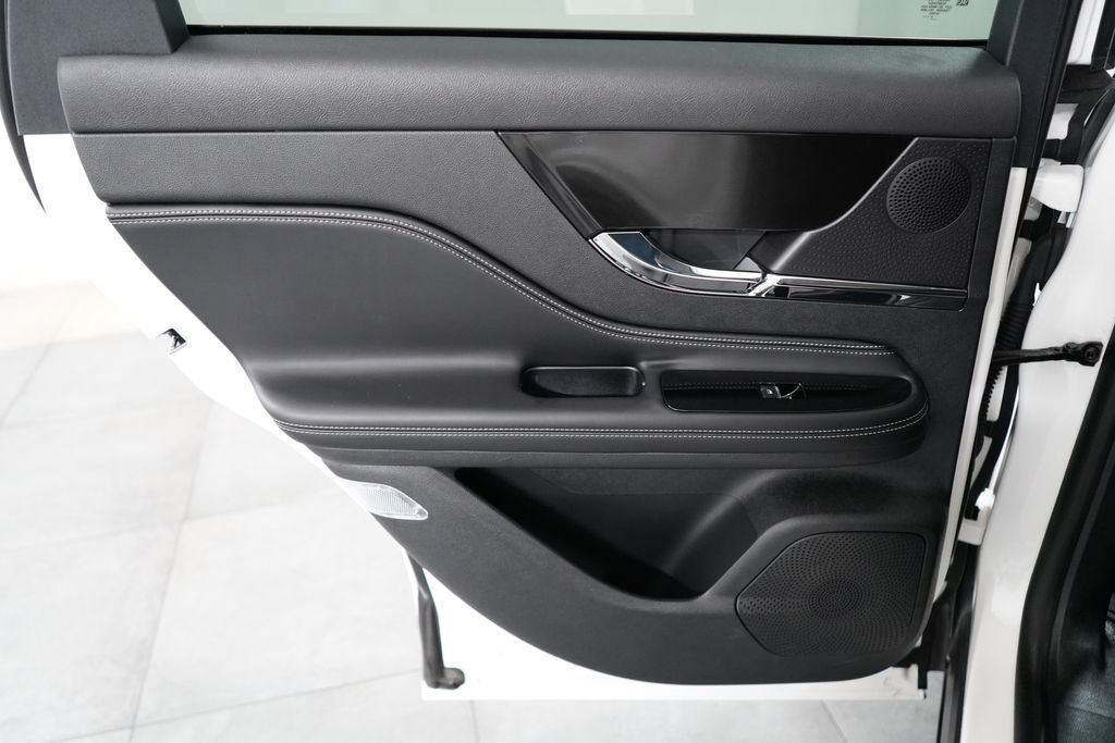 Used 2024 Lincoln Corsair AWD image 15
