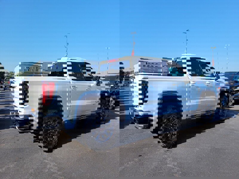 Used 2024 GMC Sierra 1500 AT4X image 12