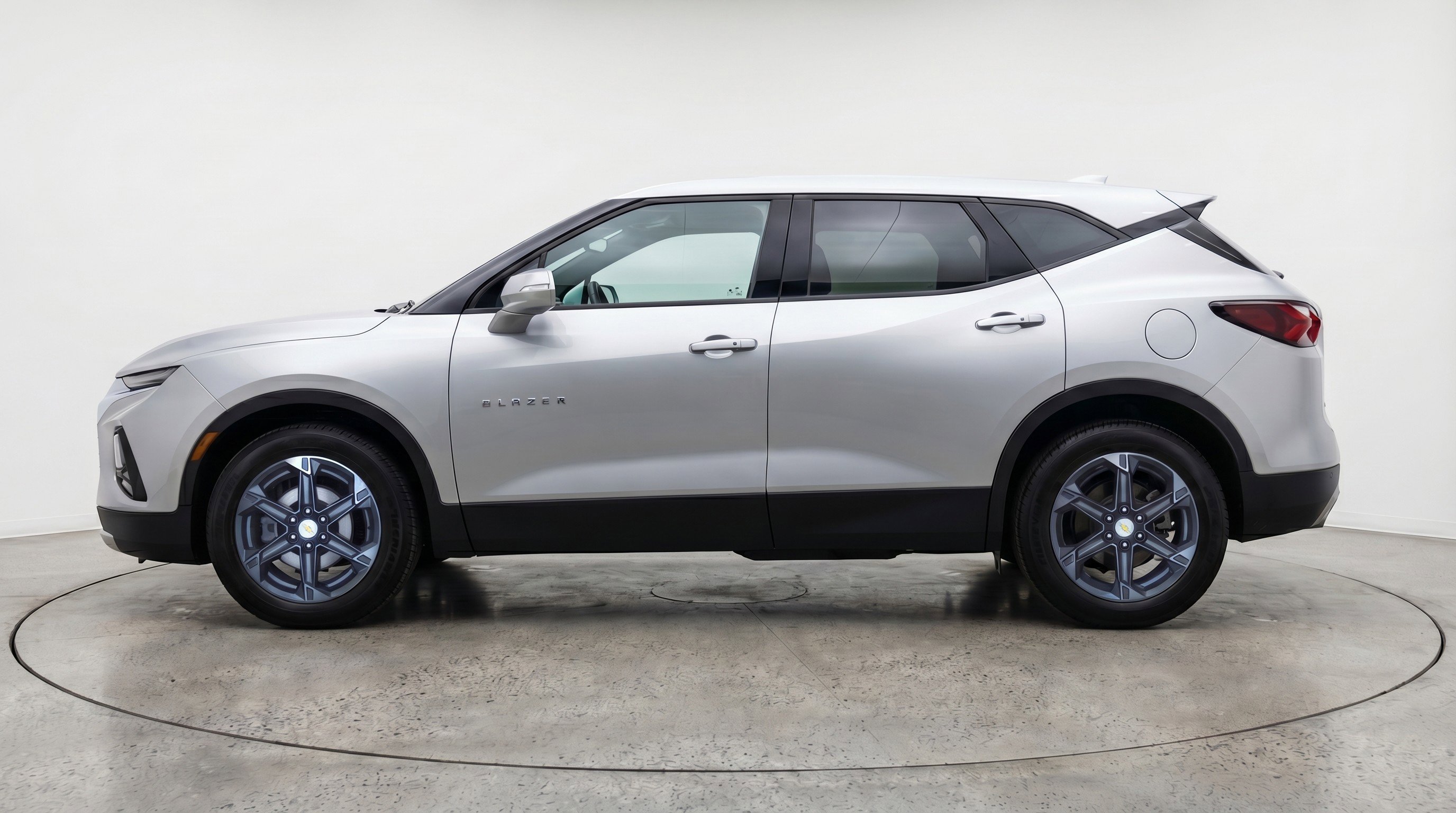 Used 2025 Chevrolet Blazer LT FWD image 5