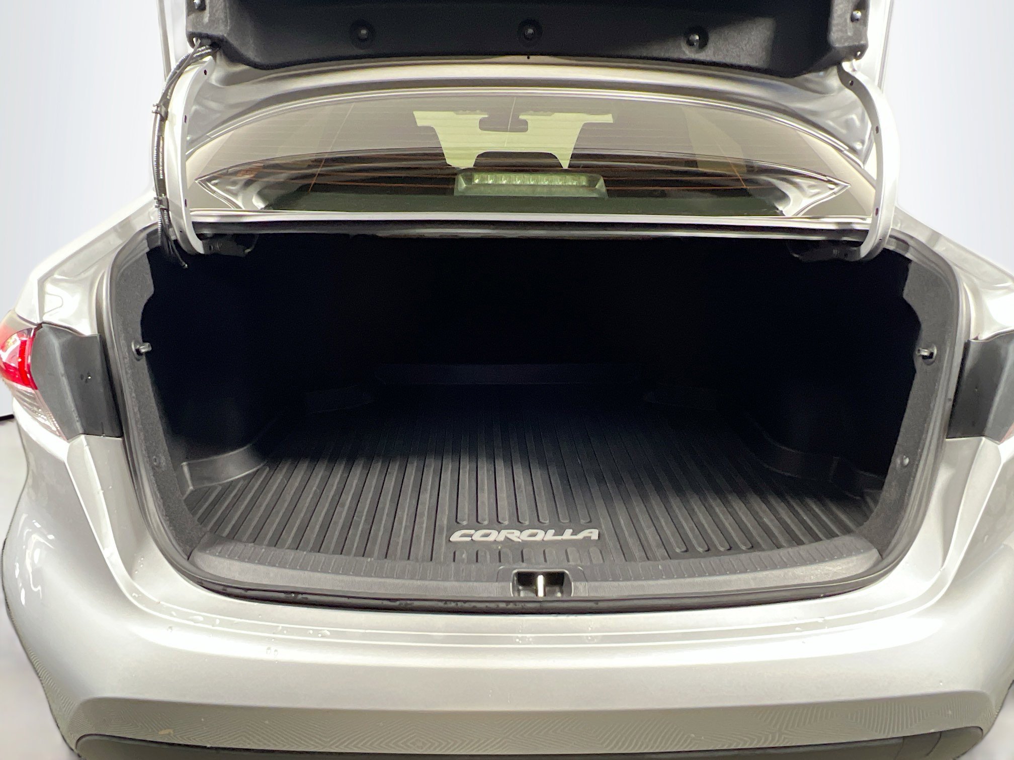 Used 2022 Toyota Corolla LE FWD image 32