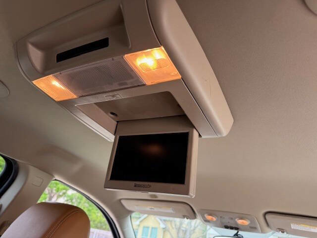 Used 2013 Chevrolet Traverse LTZ FWD image 24