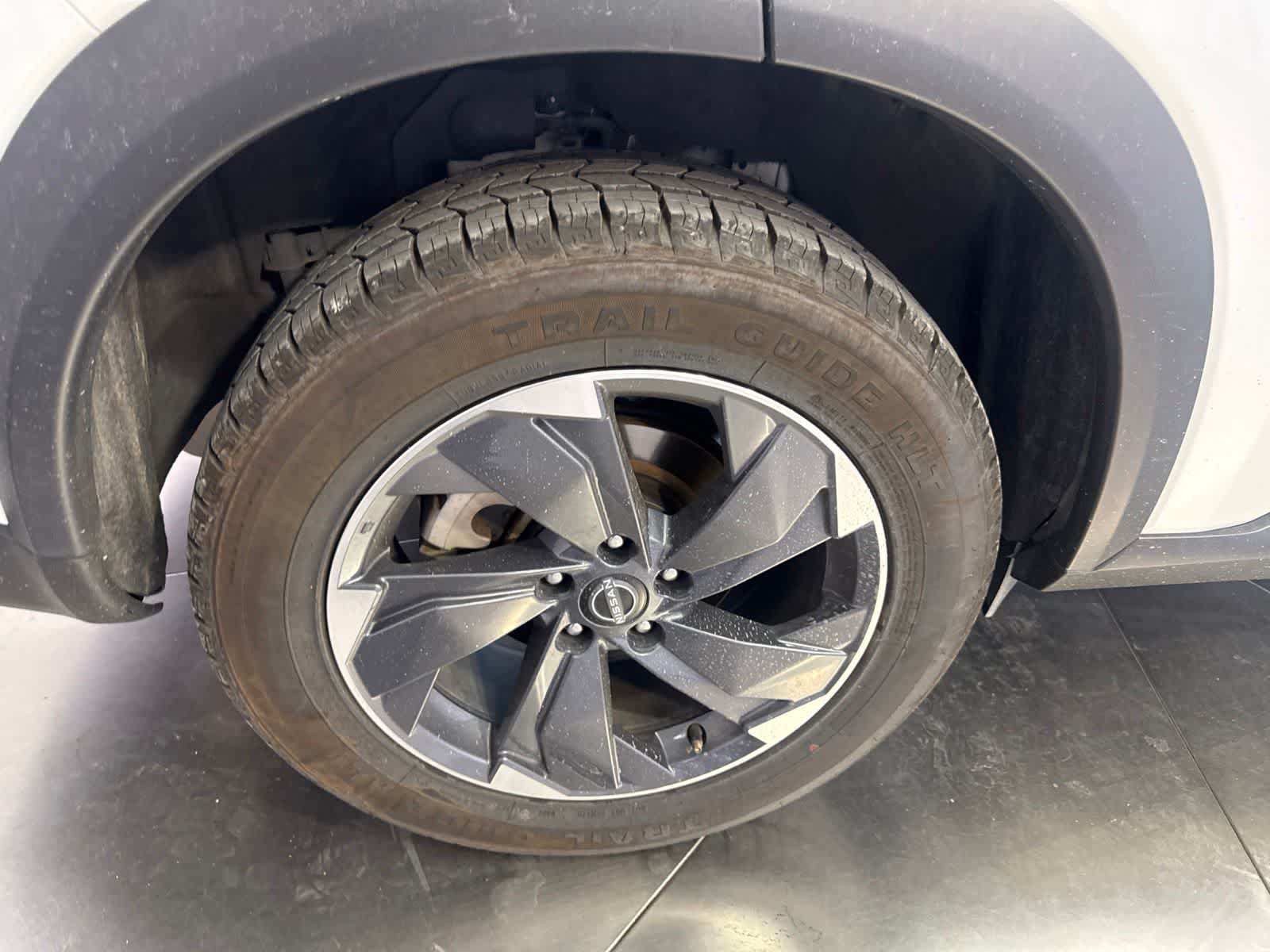 Used 2024 Nissan Rogue SV FWD image 16