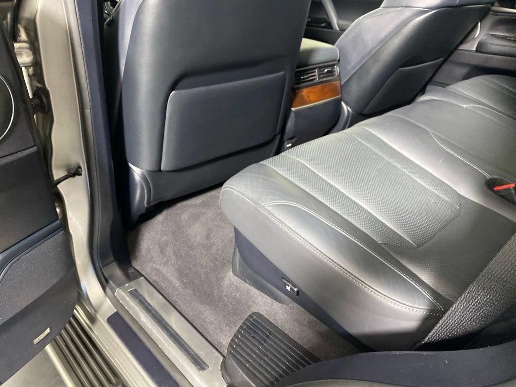 Used 2021 Lexus LX 570 4WD w/ Luxury Package image 28