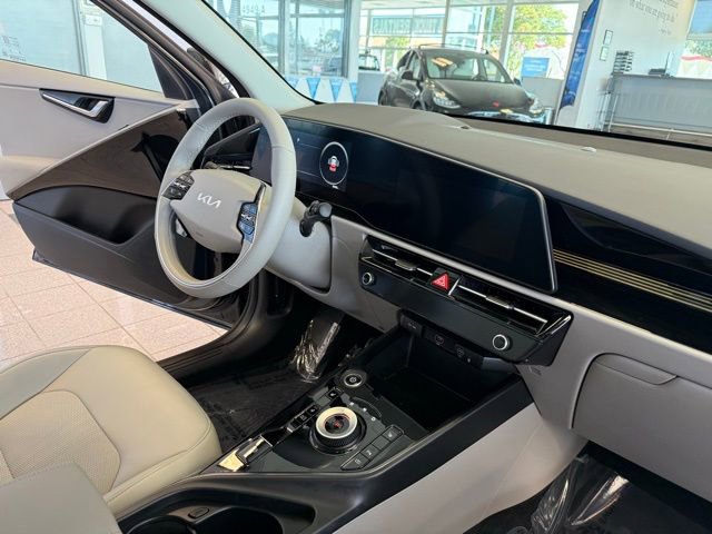 Used 2023 Kia Niro Wind w/ Wind Preserve Package FWD image 27