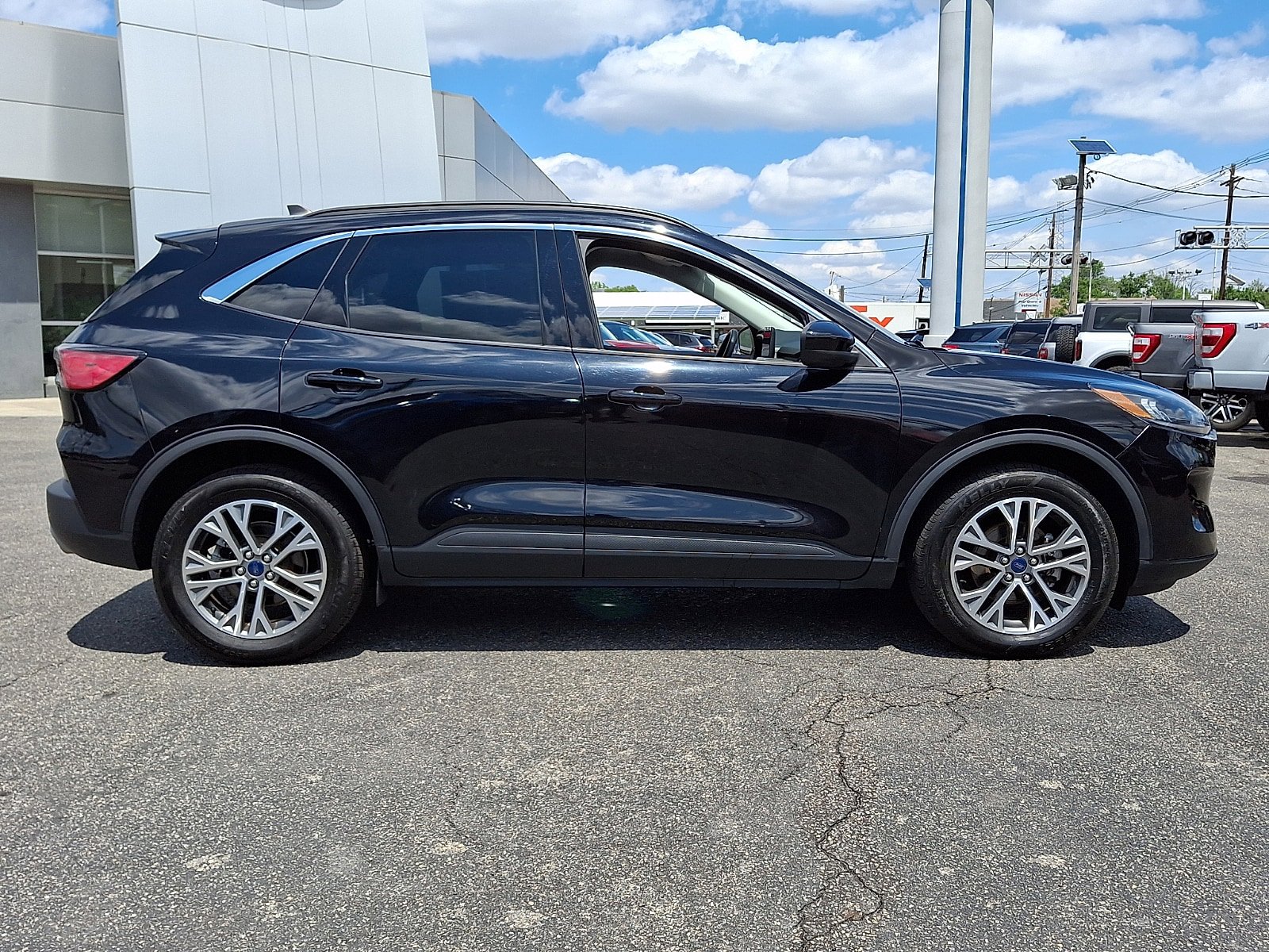 Certified 2022 Ford Escape SEL w/ Technology Package AWD/4WD image 7