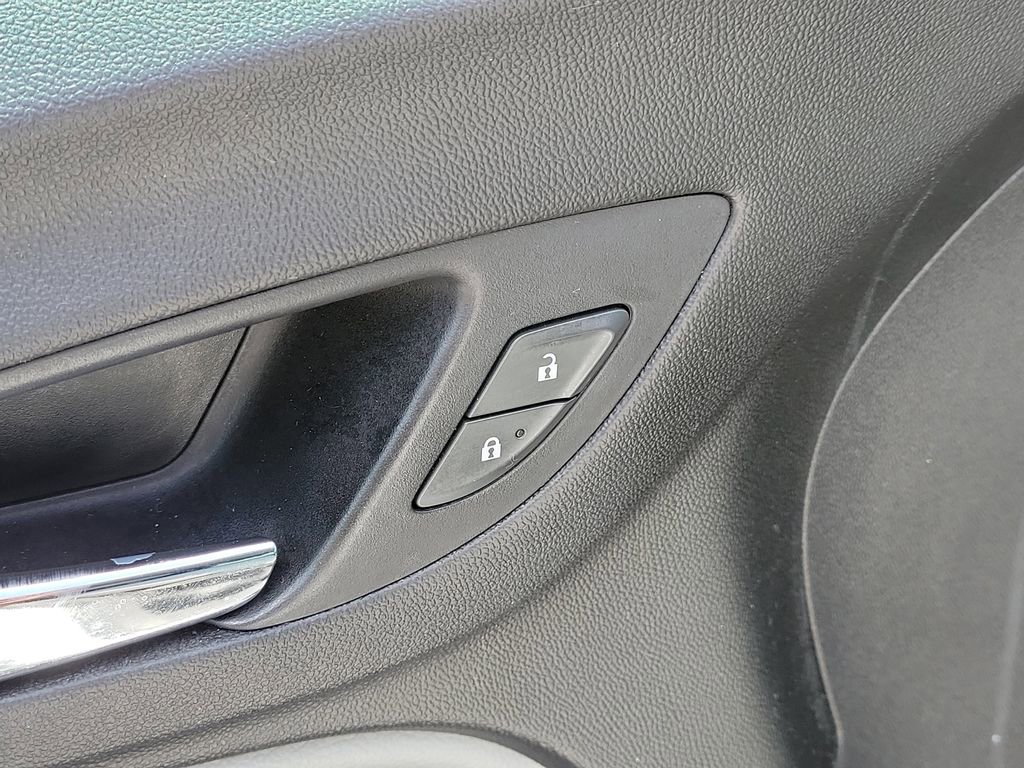 Used 2020 Chevrolet Equinox LS FWD image 17