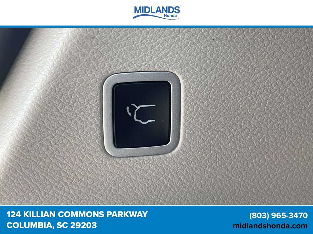 Used 2023 Chrysler Pacifica Touring-L FWD image 9