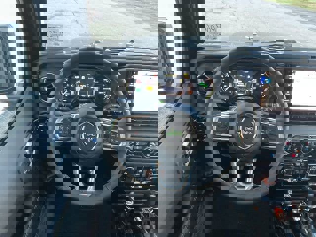 Used 2024 Jeep Wrangler Unlimited Sahara image 21