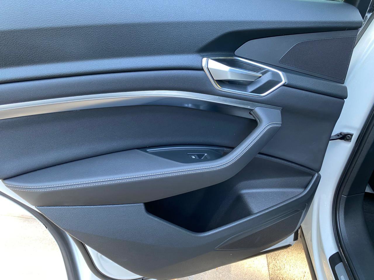 Used 2021 Audi e-tron Premium w/ Convenience Plus Package AWD/4WD image 28