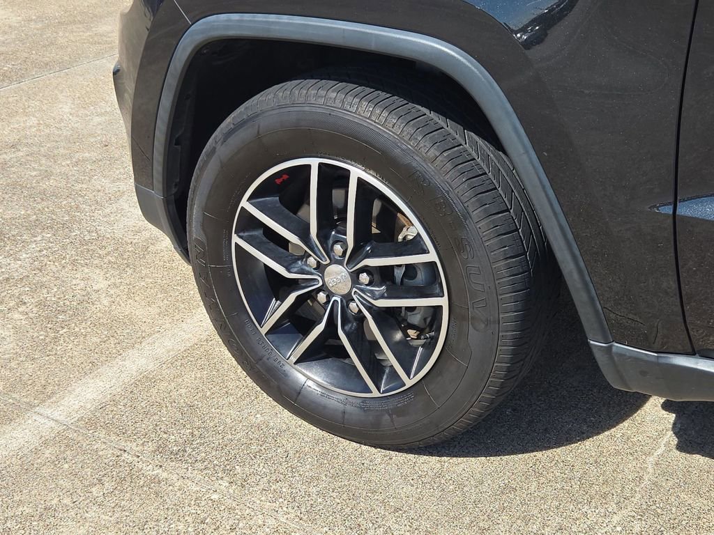 Used 2016 Jeep Grand Cherokee Laredo image 11