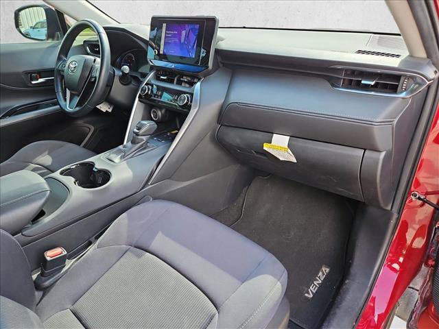 Used 2023 Toyota Venza LE AWD/4WD image 22