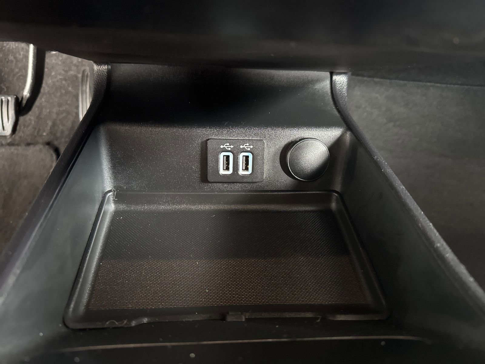 Used 2020 Ford Fusion SE image 25