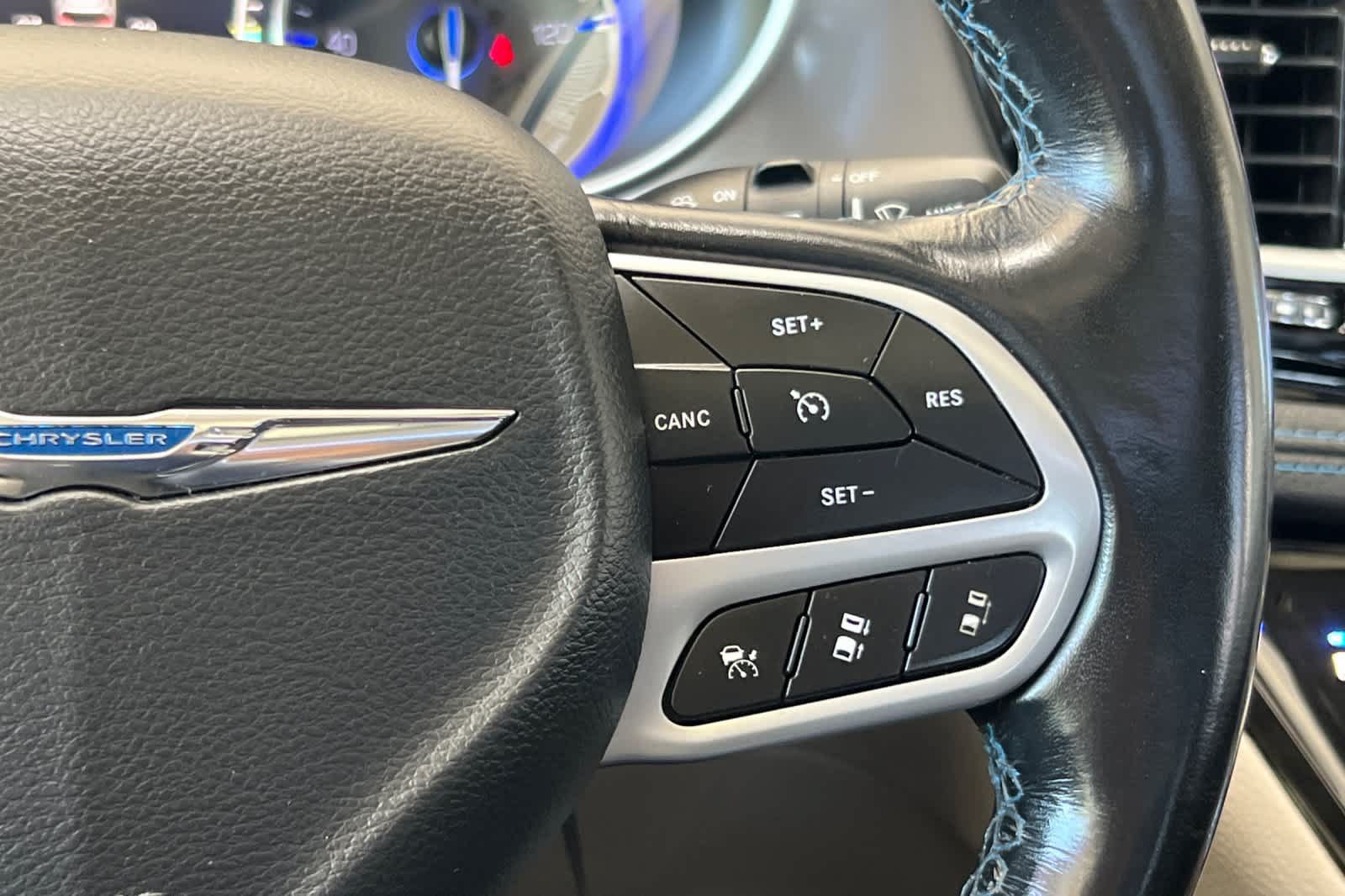 Used 2021 Chrysler Pacifica Touring w/ Uconnect Theater Family Group FWD image 29