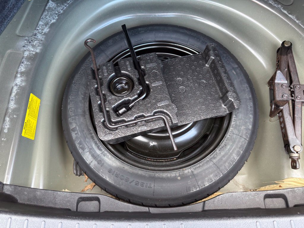 Used 2012 Toyota Corolla LE FWD image 19