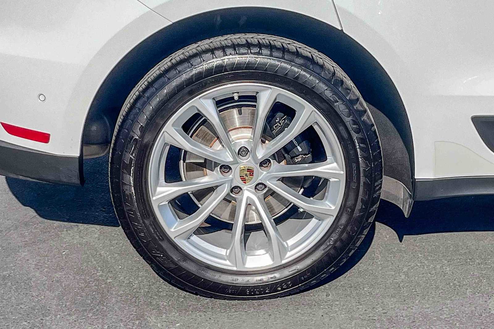 Used 2024 Porsche Macan image 10