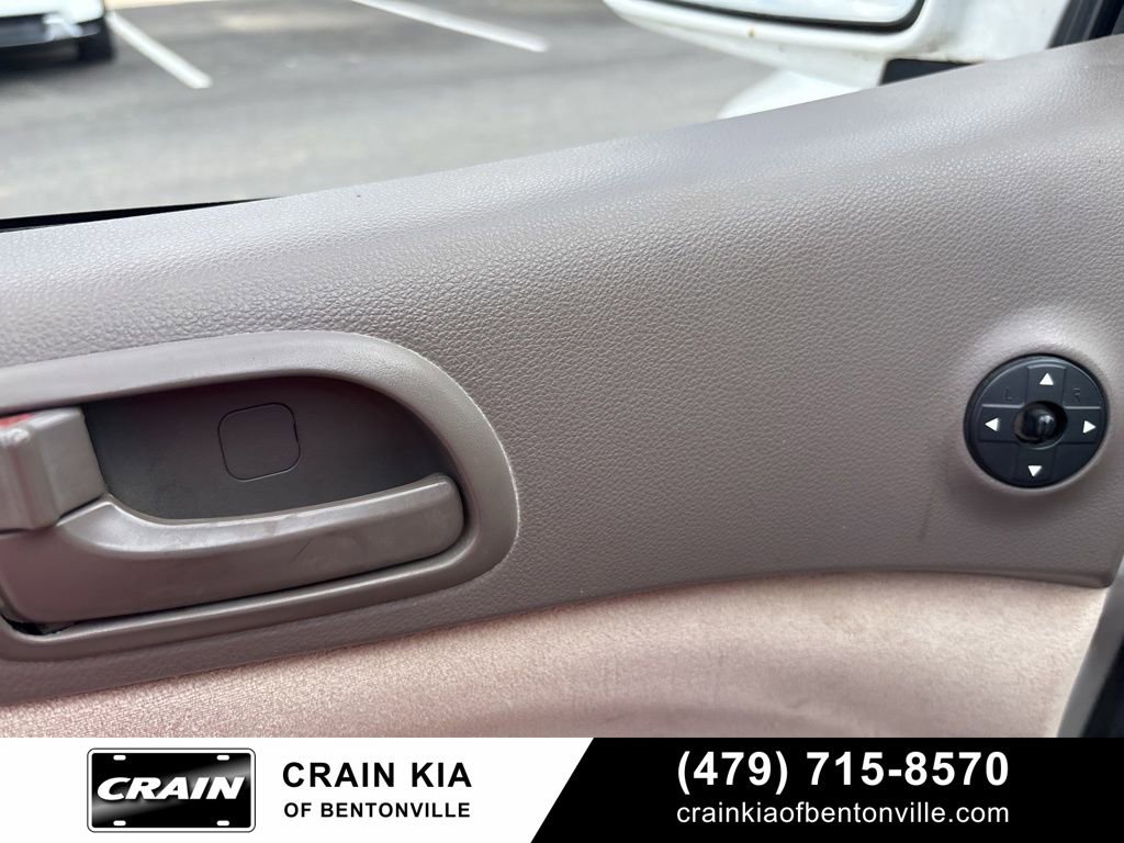 Used 2008 Kia Sedona LX image 11