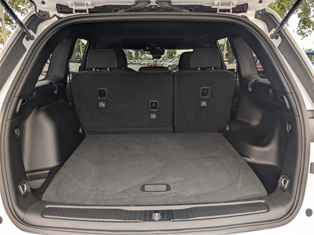 Used 2025 Jeep Grand Cherokee Laredo X image 14