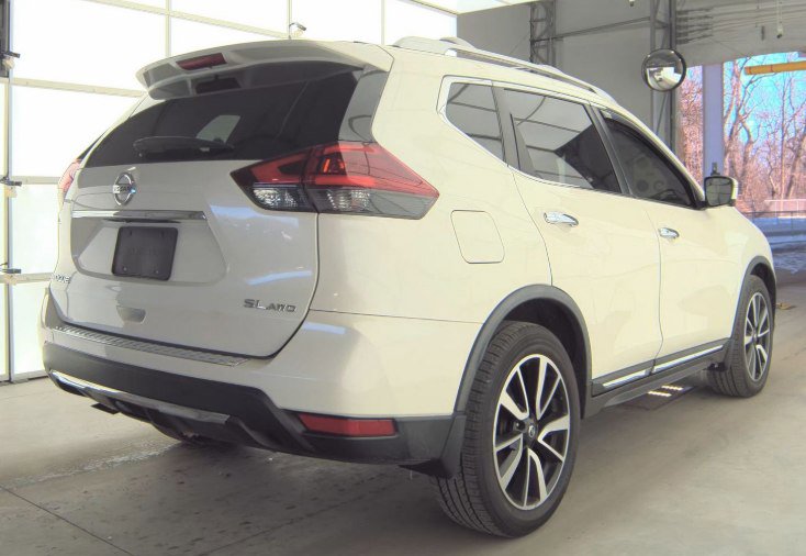 Used 2018 Nissan Rogue SL w/ Premium Package image 2