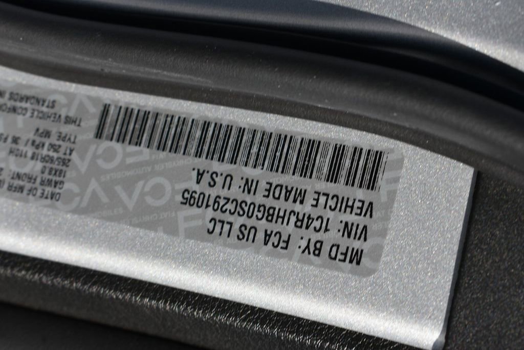 Certified 2025 Jeep Grand Cherokee Limited w/ Luxury Tech Group II image 40