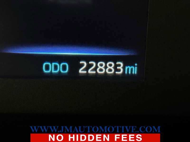 Used 2023 Toyota Corolla Cross L AWD/4WD image 19