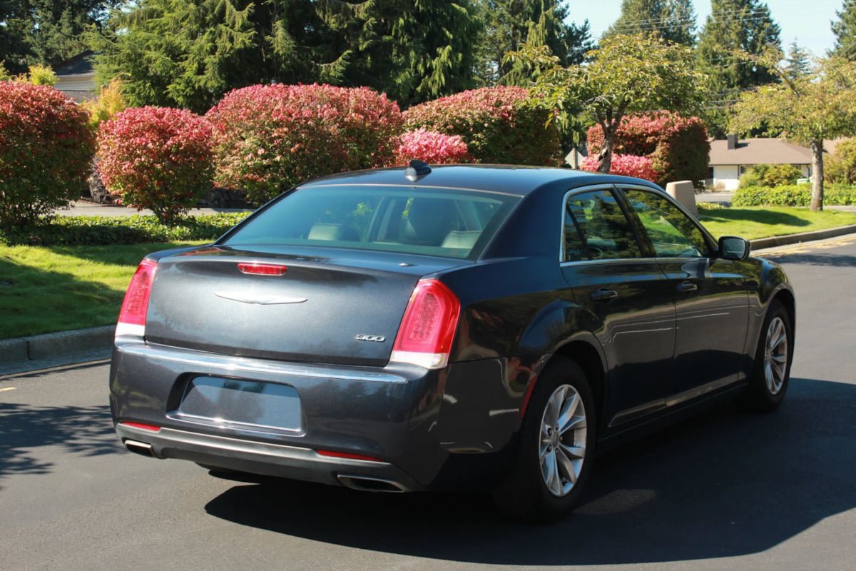 Used 2015 Chrysler 300 Limited RWD image 7