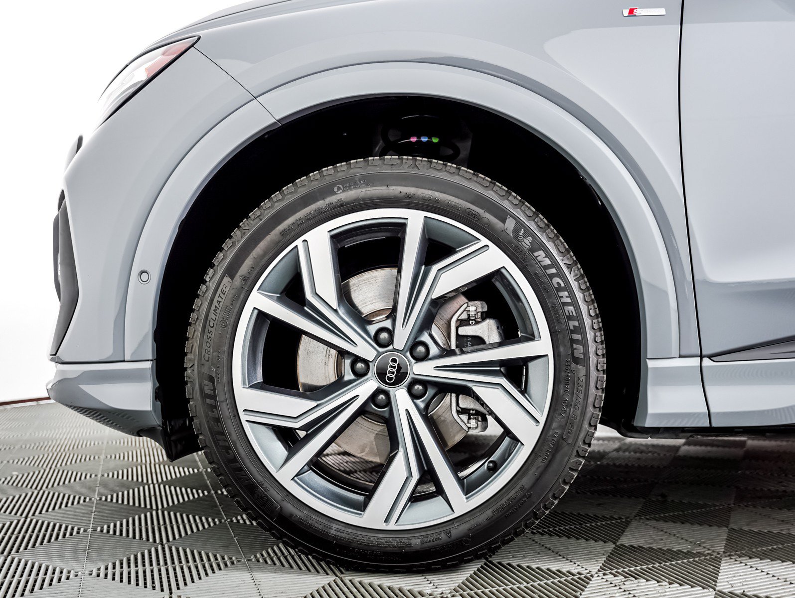 Used 2023 Audi Q4 e-tron Premium Plus w/ Premium Plus AWD/4WD image 4