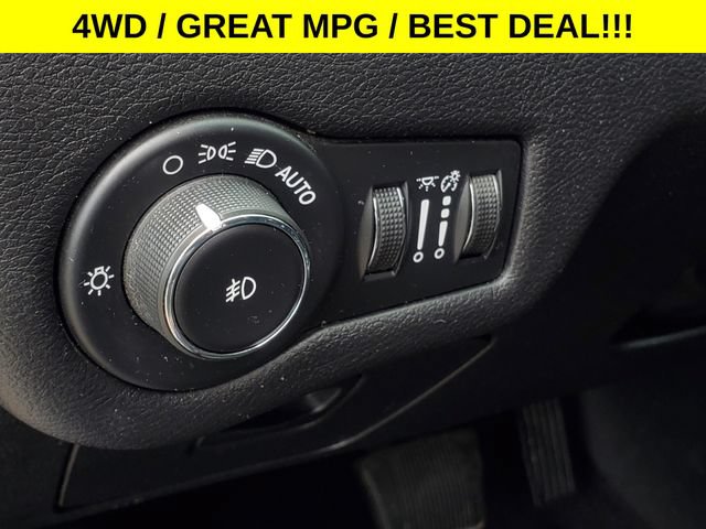 Used 2020 Jeep Cherokee Latitude Plus w/ Cold Weather Group AWD/4WD image 15