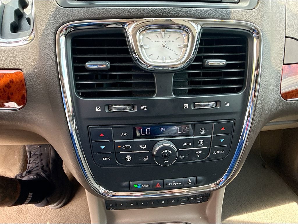 Used 2013 Chrysler Town & Country Limited w/ Luxury Group FWD image 14