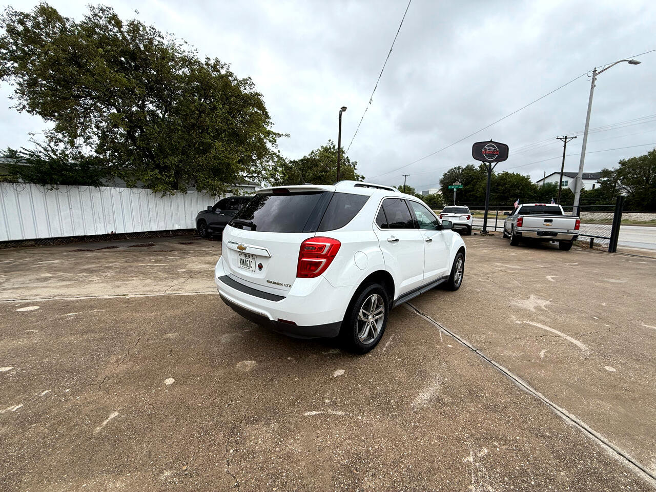 Used 2016 Chevrolet Equinox LTZ w/ Enhanced Convenience Package image 5