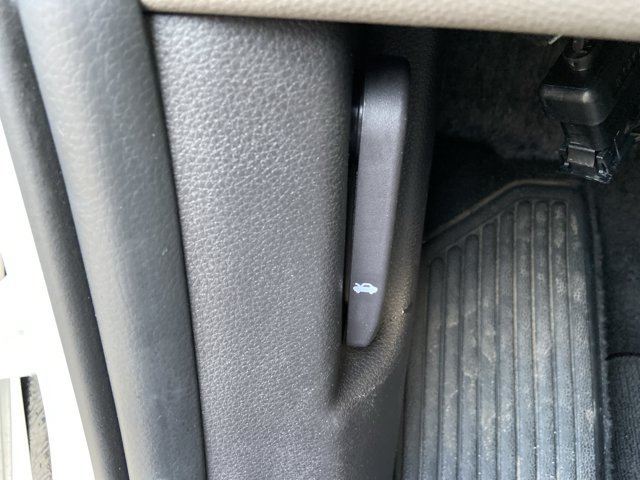 Used 2025 Kia Carnival FWD image 47