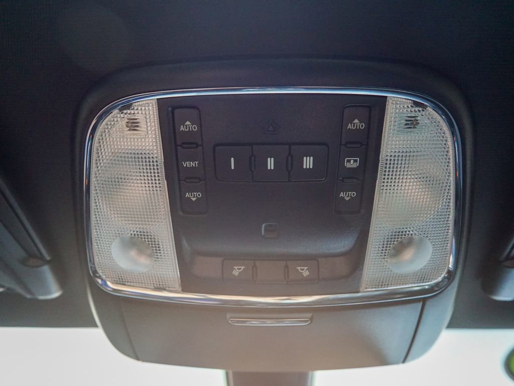 Used 2018 Chrysler 300 S w/ 300S Premium Group RWD image 28